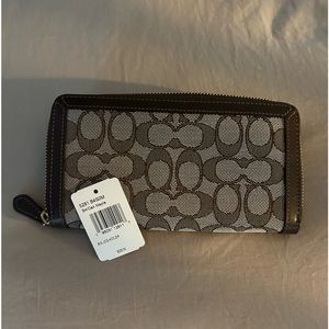 COPY - Brand new Coach wallet. Just received but never used.